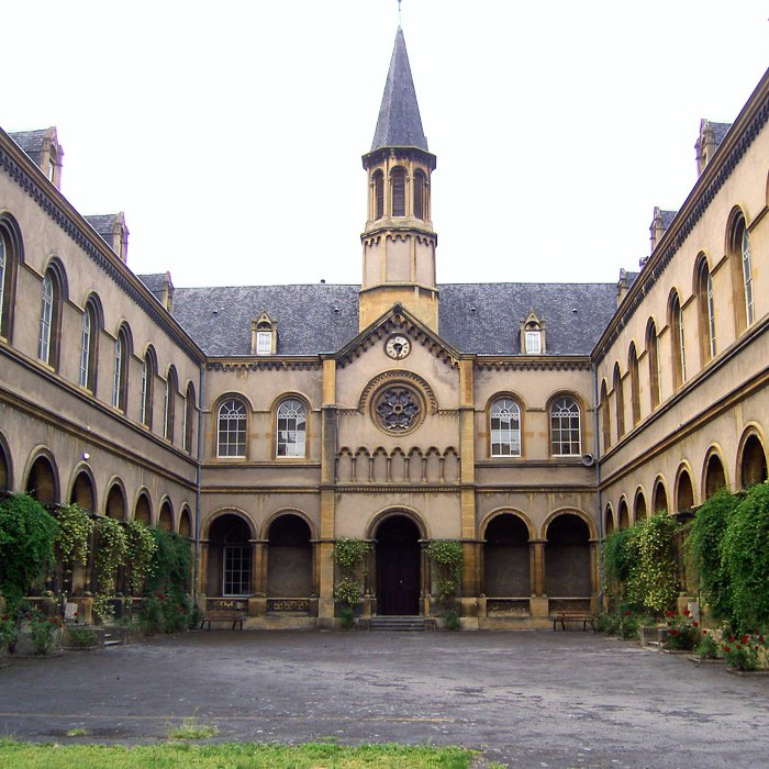 À la chapelle de l'Orphelinat Sainte-Constance